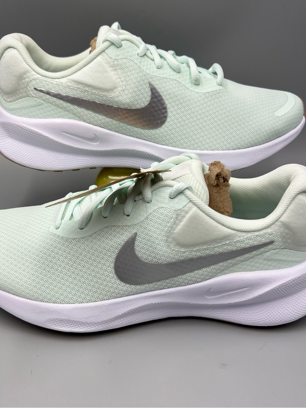 Nike Revolution 7 Road Running Shoes, Barely Green. Women's Sz 9. FB2208-303